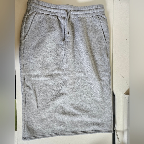 Aritzia TNA Cariboo skirt in healther athletic grey. Size M - Picture 3 of 8